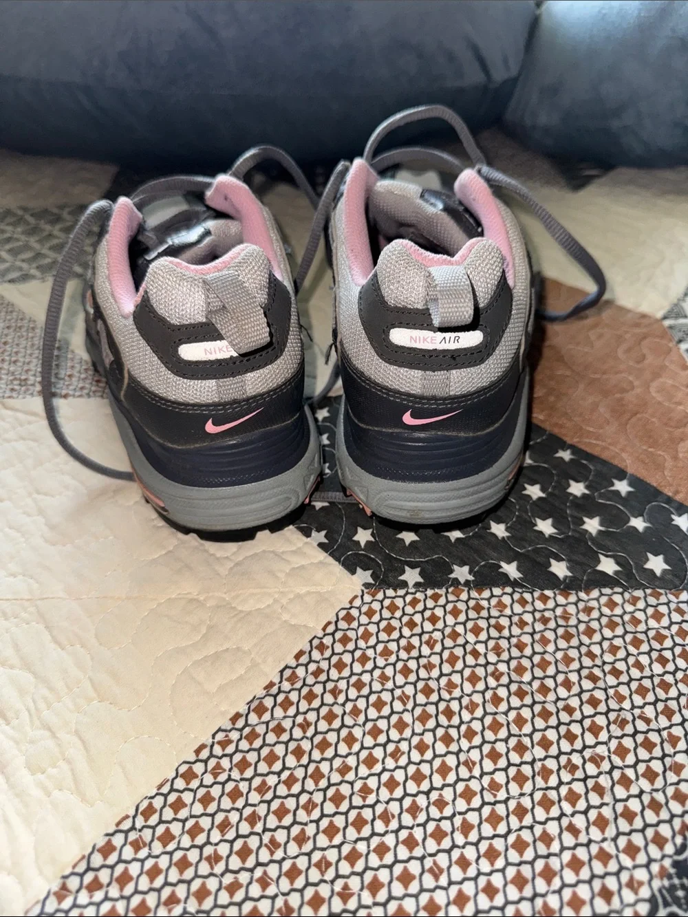 Nike Women's Gray and Pink Athletic Sneakers